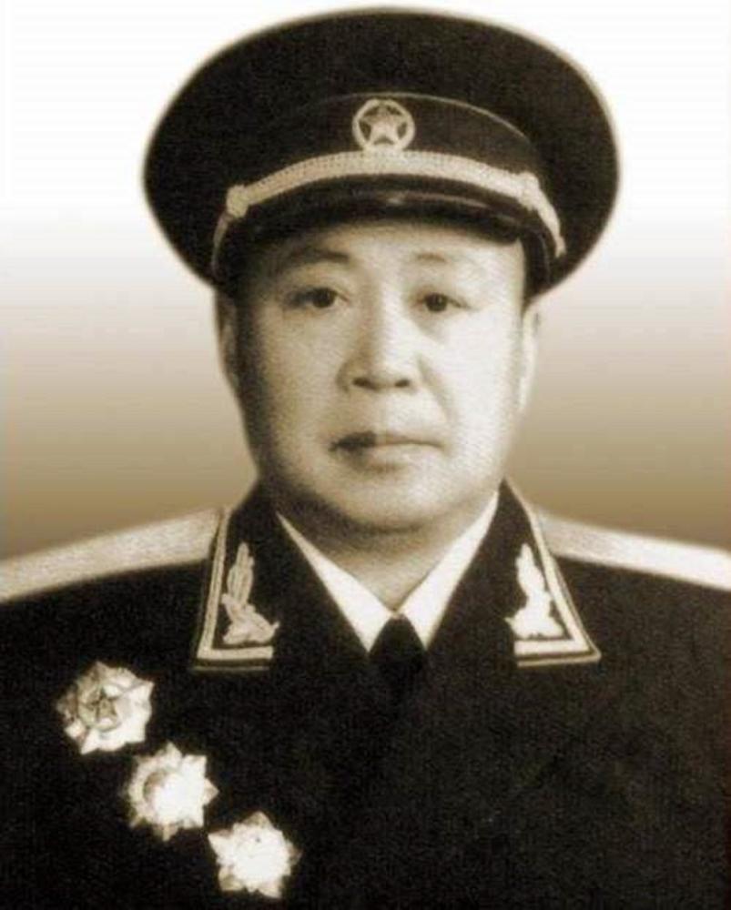 师十四旅旅长,曾经获得过三枚一级勋章,按资历无论如何也应该是个将军
