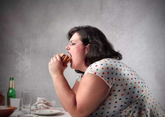 女性慢慢变胖,可能和这5个因素有关,早知道才能早避免