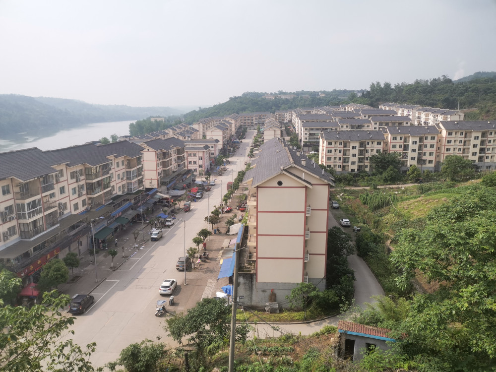 发展新城区,是理所当然的事情,但是像重庆市合川区的小沔镇,只是一个