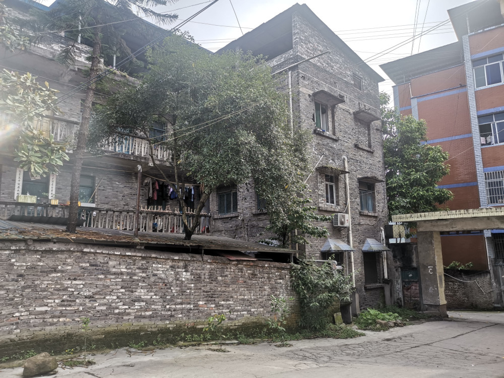 小沔镇的场镇紧靠风景优美的渠江,具有悠久的历史,据考证,小沔始建于