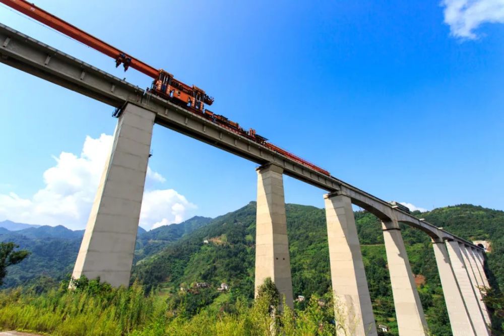 设计时速80km/h 2005年启动 2011年1月,叙大铁路项目正式开工建设