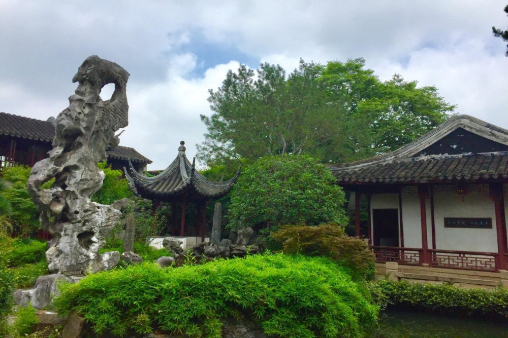 苏州四大园林之一,清代称之为寒碧山庄,以建筑艺术精湛著称