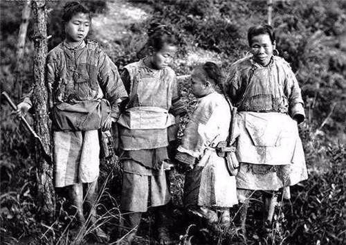 甭说穷人家了,就连富人,也不愿意给孩子花钱治病