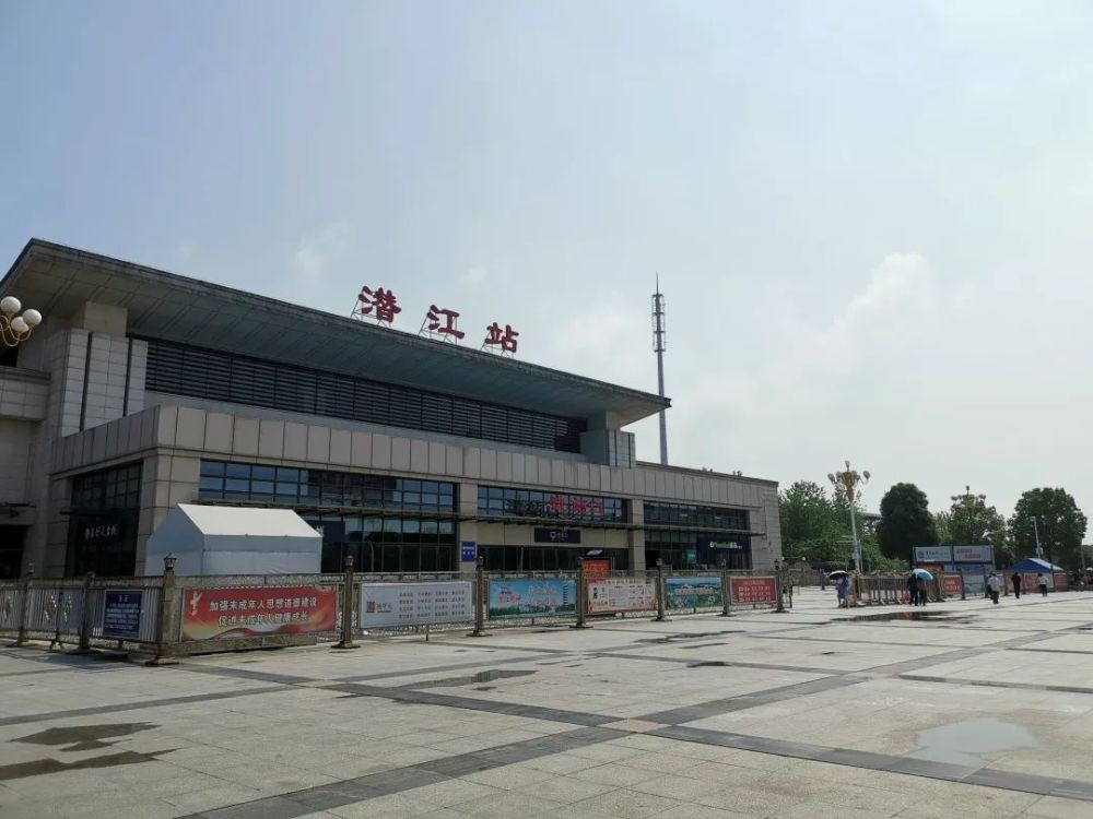 潜江近日连降暴雨多地积水严重市长龚定荣现场督促排涝