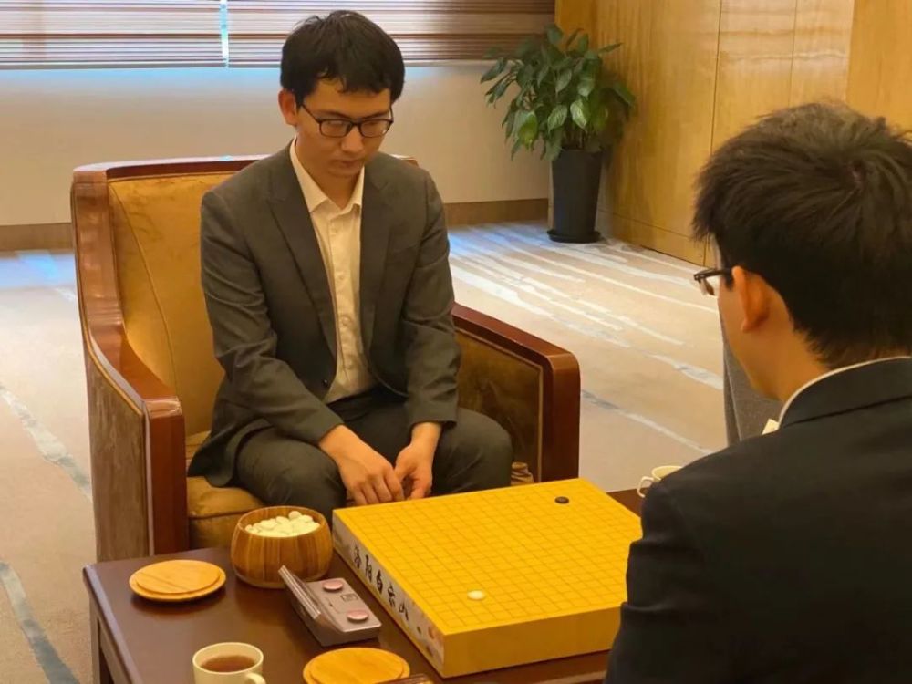 主场之威 棋圣战半决赛丁浩昏招引柯洁呼惨 时越连笑晋级挑决