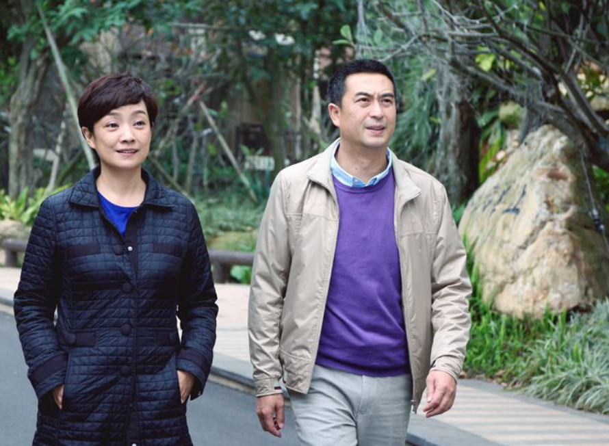 出演过《天下粮仓》的王海燕离婚时分得24个亿,转身嫁给了张嘉泽
