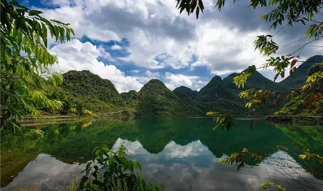 忻城神秘湖水位大降,今天还在或许明天就消失