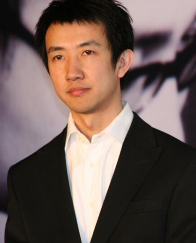 他是梅婷前夫,李小冉前男友,曾被人砍成重伤,如今娶小15岁女星|鄢颇