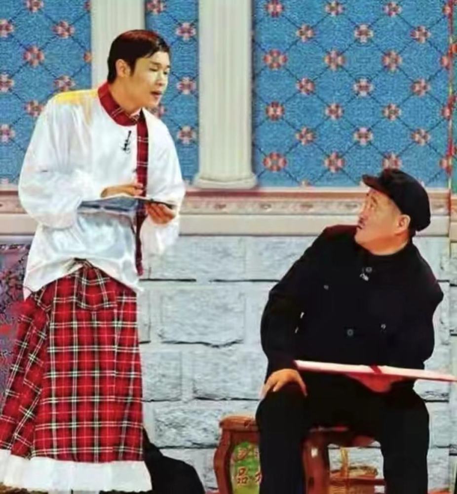 但是从苏格兰风格的裤子,以及皮箱标签上写的"导演,主演:小沈阳"推测