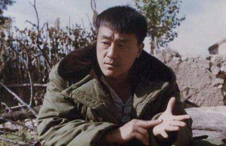 1998年,李海洋倒贴5000元嫁何冰,丈夫37岁走红,52岁招