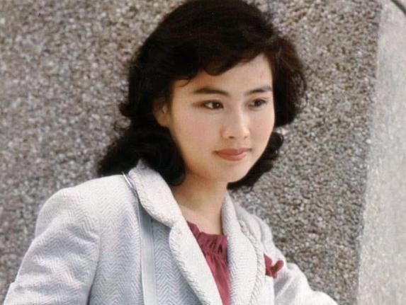 山东姑娘赵娜 1956年,赵娜出生在山东的青岛,从小就是个美人胚子