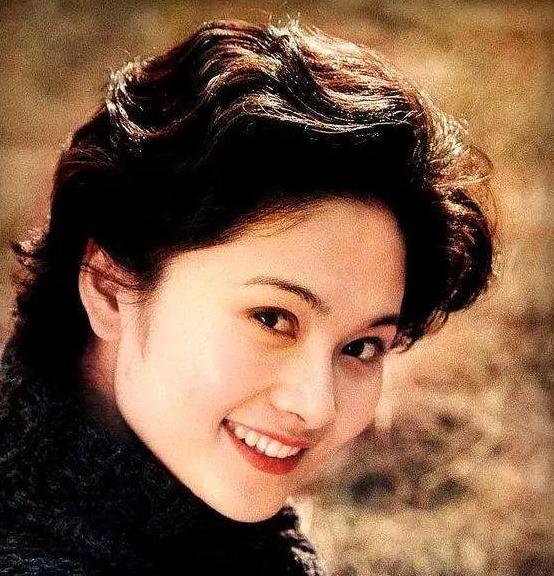 80年代女星赵娜:无奈转行卖啤酒为生,今64岁过的如何?