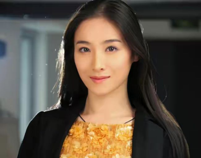 在今年的五一档,张艺谋执导的电影《悬崖之上》取得了非常不错的成绩