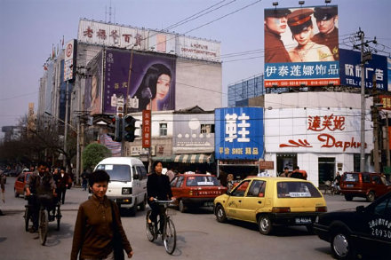 90年代的户外广告:刘德华代言爱立信手机(组图)