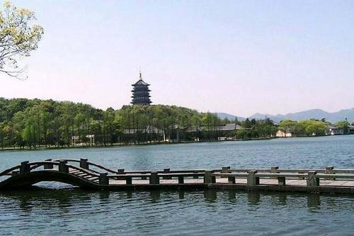 中国著名的旅游胜地,誉为人间天堂,杭州西湖风景名胜区