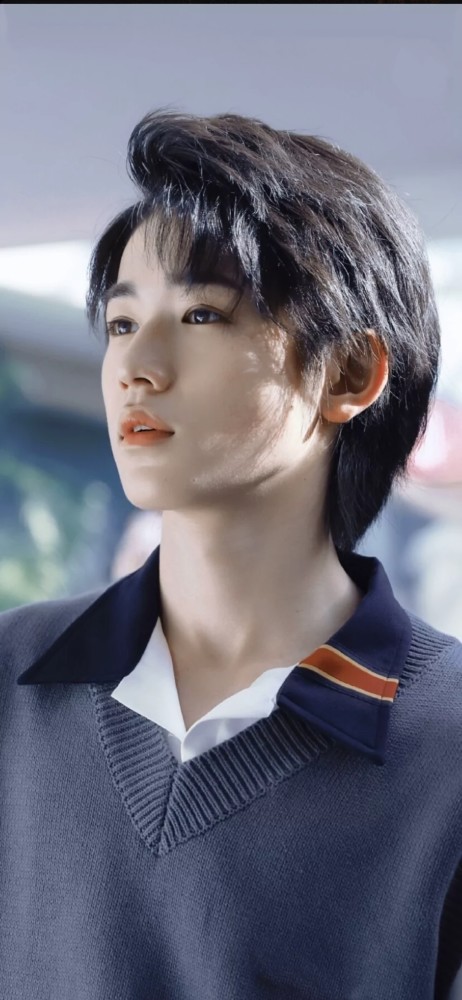 超好看的宋亚轩壁纸#在未来男孩不会为了追光而奔跑,光会为了他而来.