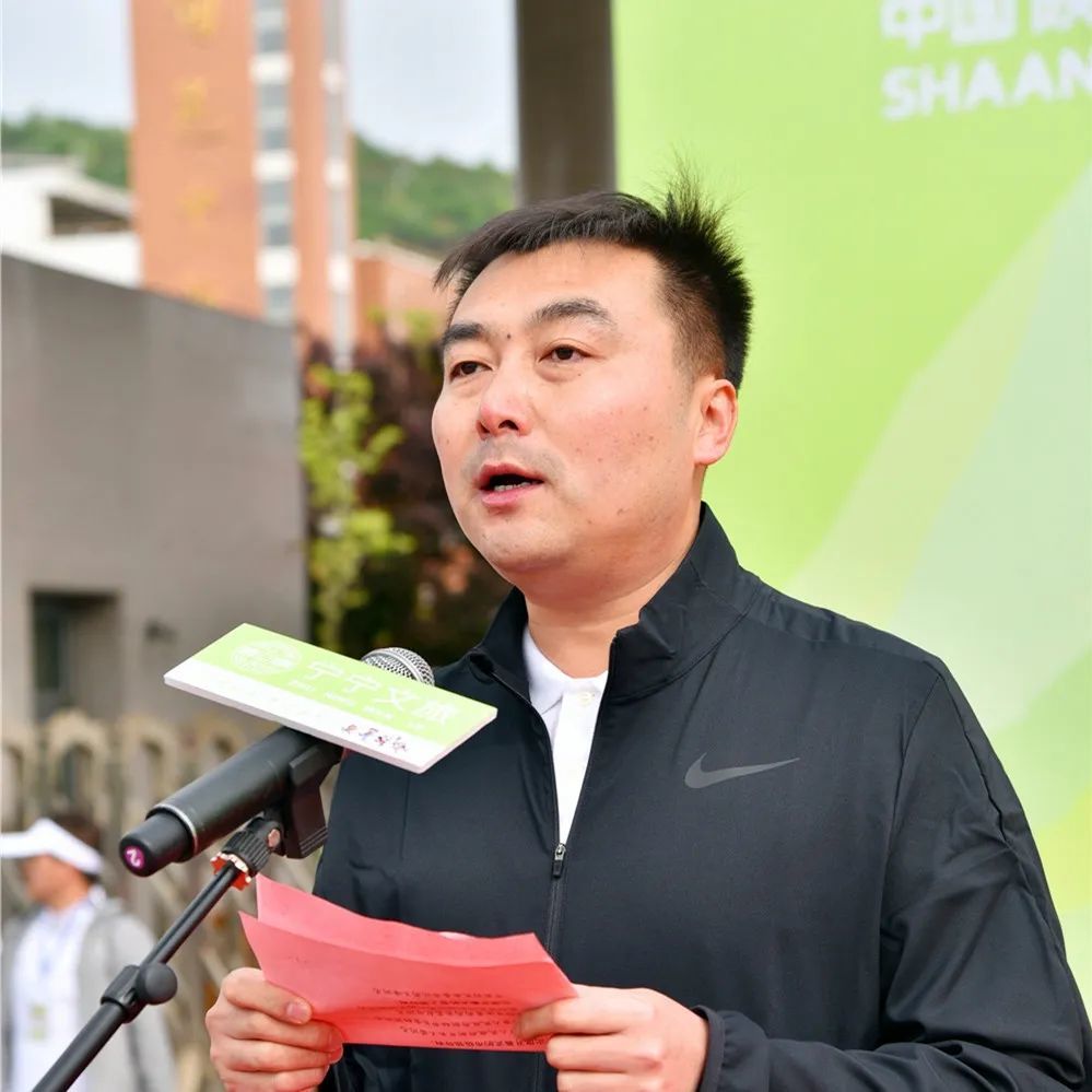 咸阳市副市长王蕾同志宣布开赛令