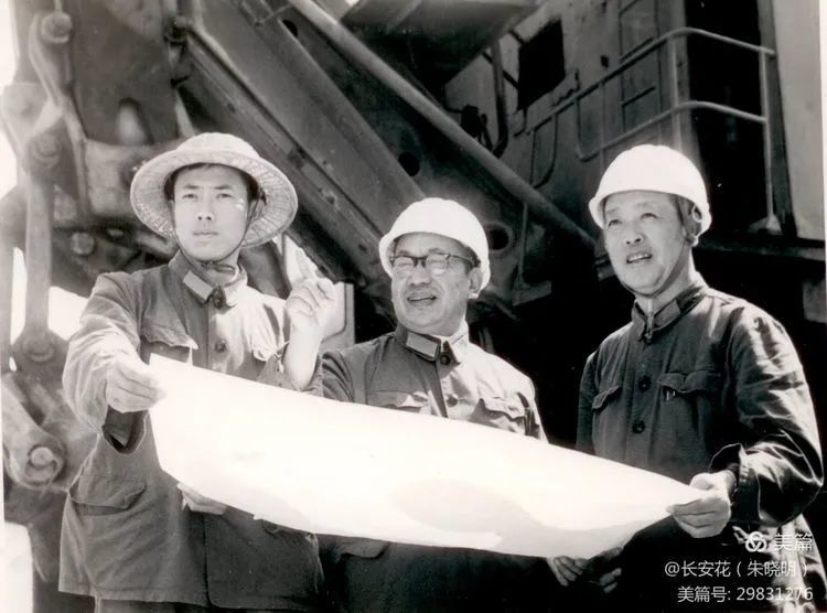 献给我敬爱的父亲—原基建工程兵63支队政委朱光生