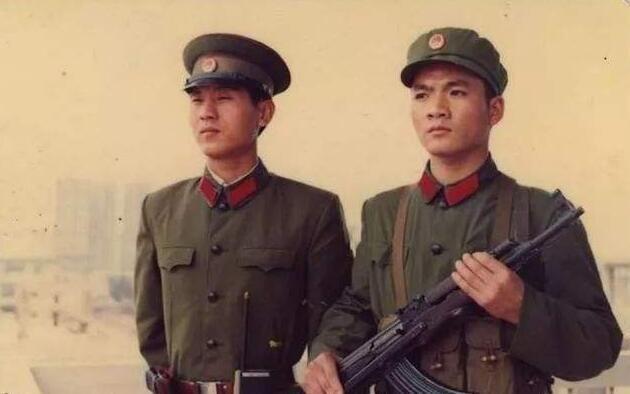 中国警察队伍用了8年的解放帽,1973年,为何会被撤销?