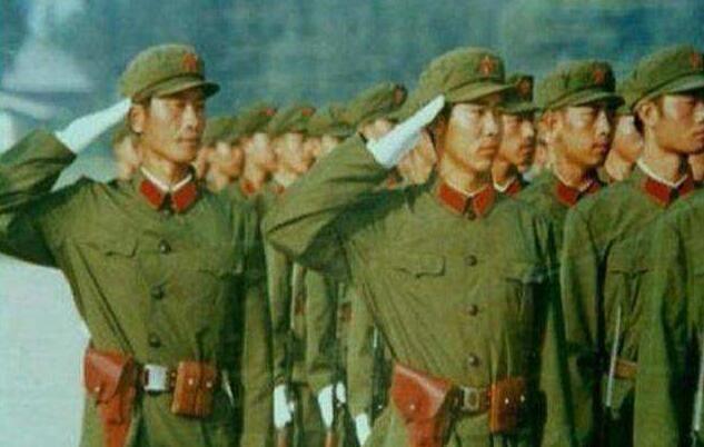中国警察队伍用了8年的解放帽,1973年,为何会被撤销?