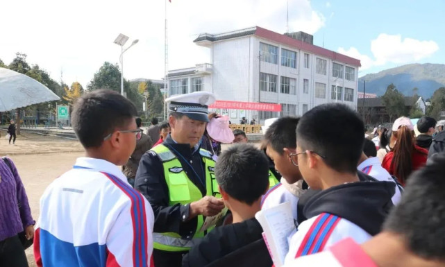 三十年辅警,被授予最高级别警衔|辅警|段培应|警衔|交警大队