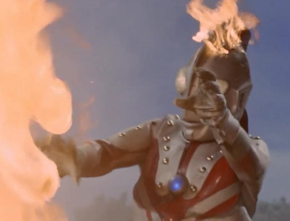 有名的炎头队长梗,来源于《泰罗奥特曼》,根源是佐菲头上着火了.