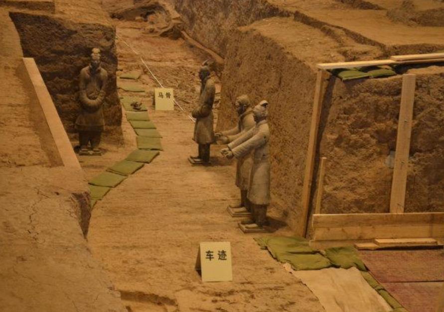 唯一不掉色的秦陵兵马俑,考古界无人能解释,价格过亿元