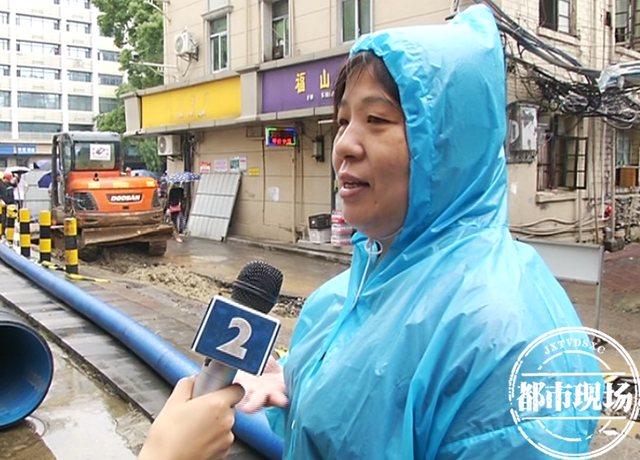 南昌福山路暴雨后积水过膝现在正在改变