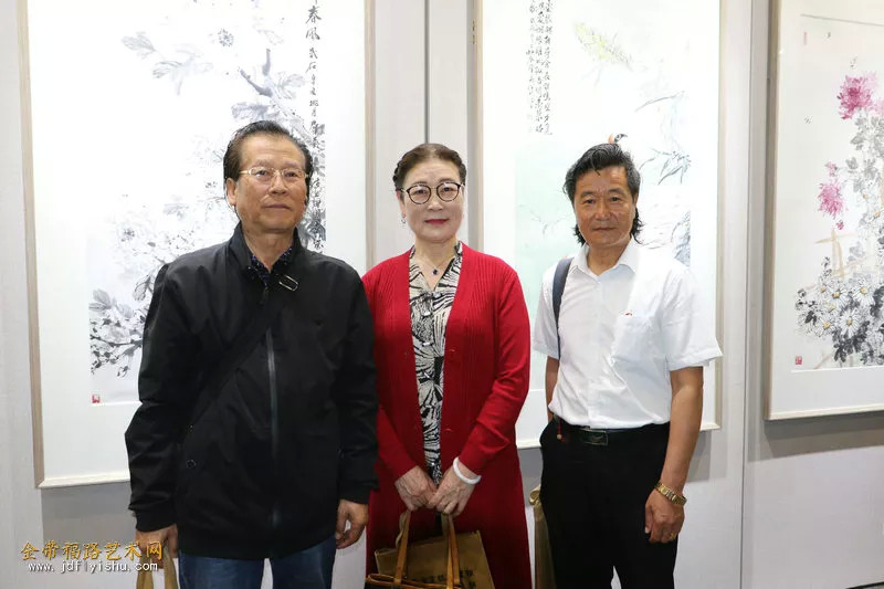 意象情怀—王群英中国画作品展在天津图书大厦开幕