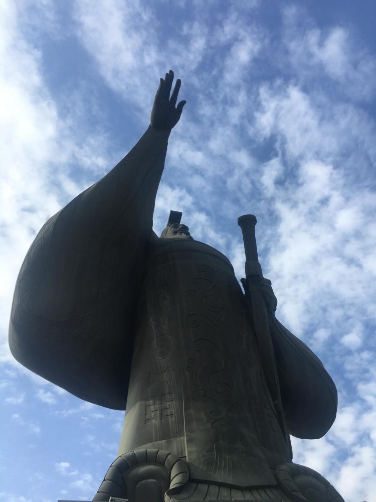 西安汉城湖国内最大皇帝雕像:"汉武大帝"尽显强盛大国