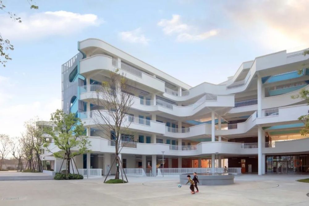 小学 幼儿园建筑设计:成都麓湖哈密尔顿学校幼儿园/案例_腾讯新闻