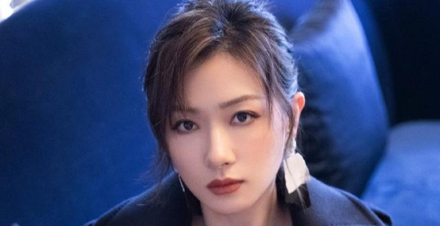 万茜在电影《人潮汹涌》