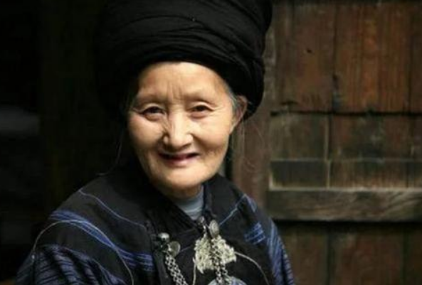 湘西"最美压寨夫人",生10个娃守寡64年,94岁容貌复原惊艳世人