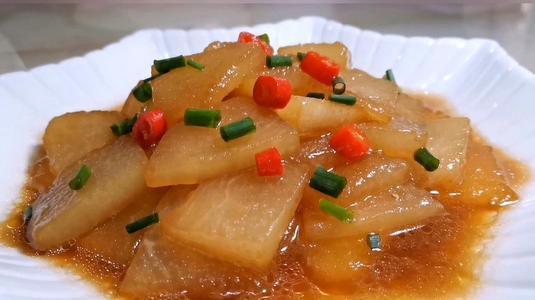 3克鸡精 1克步骤/方法冬瓜去皮切片,炒锅内放入猪油煎溶化放入冬瓜炒3