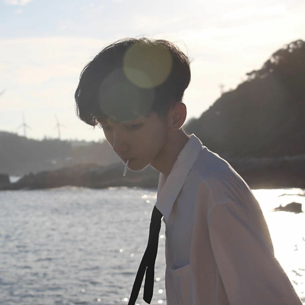真人男生头像:愿我如星君如月,夜夜流光相皎洁