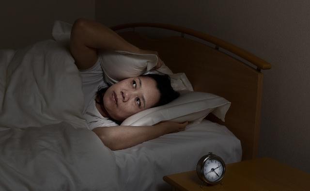 经常凌晨3,4点醒来,很难再入睡,可能和这4个原因有关
