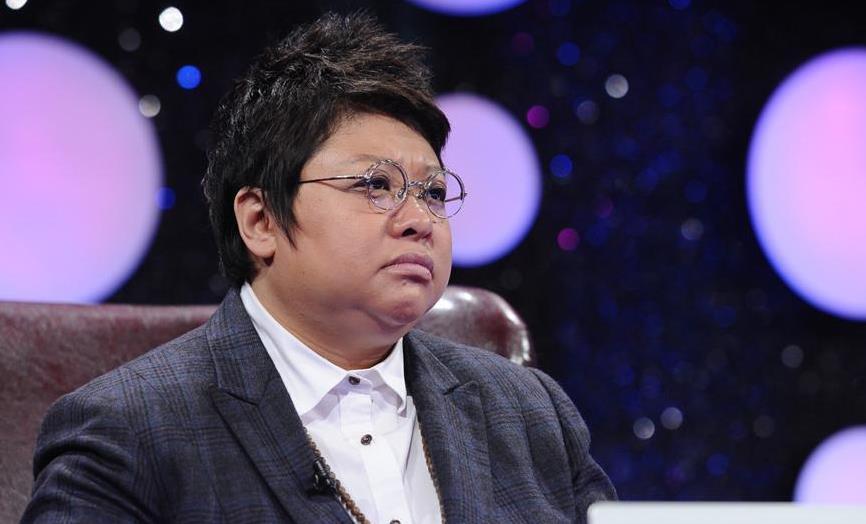 49岁至今未婚为做慈善花光上亿家产韩红到底图了个啥