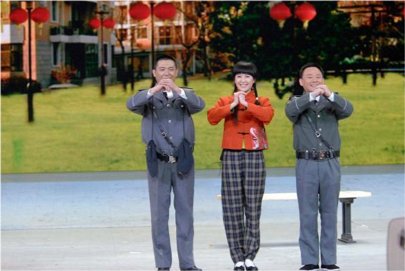 2009年,与邵峰,徐囡楠在央视春晚上共同主演小品《吉祥三保.