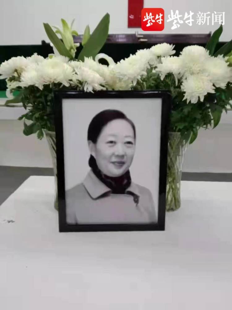 胡现彦女士遗照