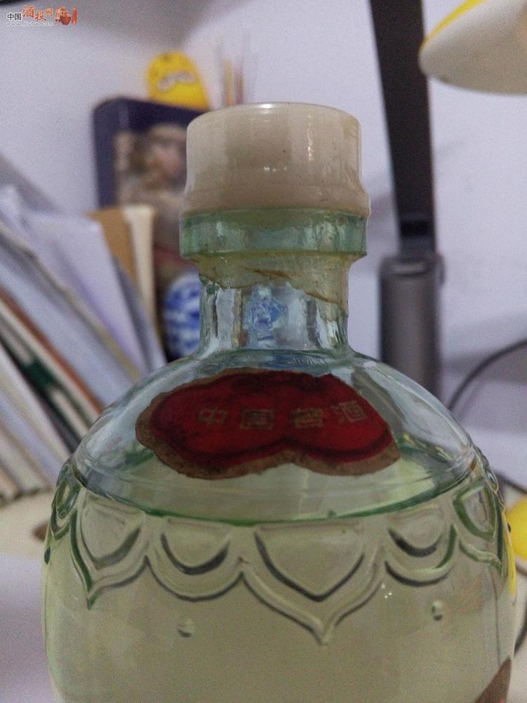 过滤不好,颜色较深,这也能一眼看出85年五粮液酒是否真假