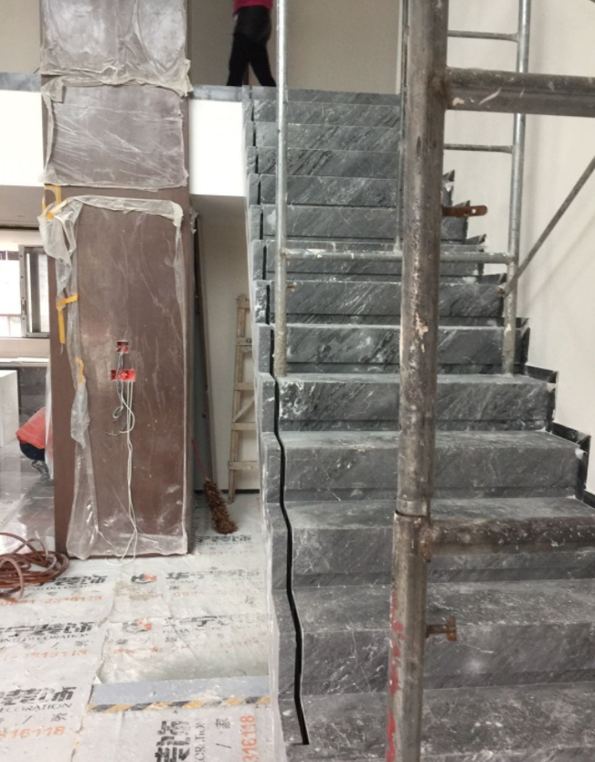 案例|大理石楼梯璃栏玻杆从基础到完成的过程