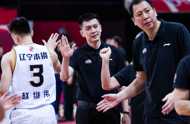 杨鸣继续担任辽宁男篮主帅 引援目标瞄准周琦