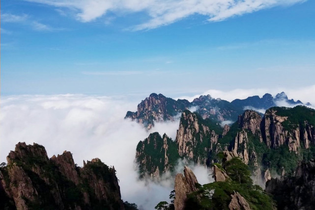 安徽的招牌旅游景点—黄山,地位超过五岳,一般需要爬多久?