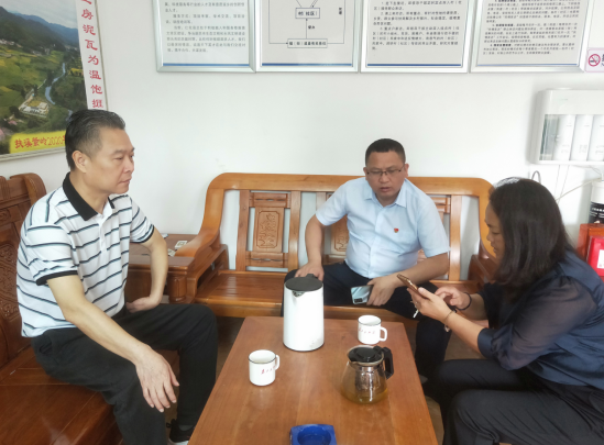 县领导包伟红到长江镇塘洞村塘洞小学开展防汛和校园安全隐患排查工作