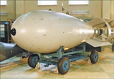氢弹威力远超原子弹,大国不可能放弃以美国b83空投型氢弹举例,在自重
