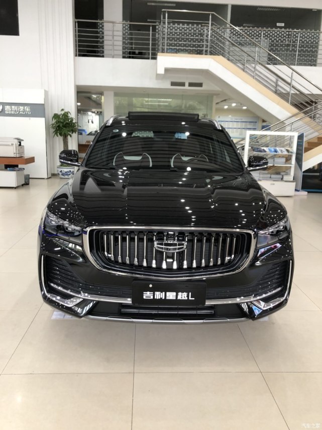 吉利版的沃尔沃xc90星越l黑色实车进店