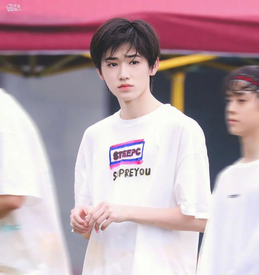 宋亚轩头像治愈系少年