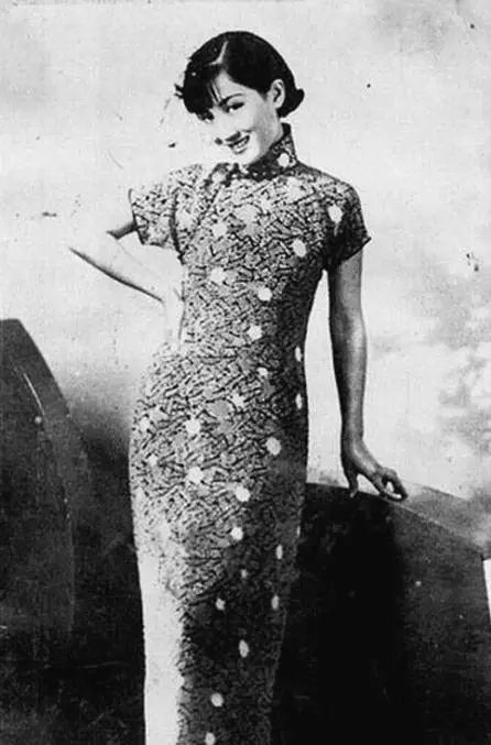 老照片:民国时期穿着旗袍的女子,图七美得让人惊叹