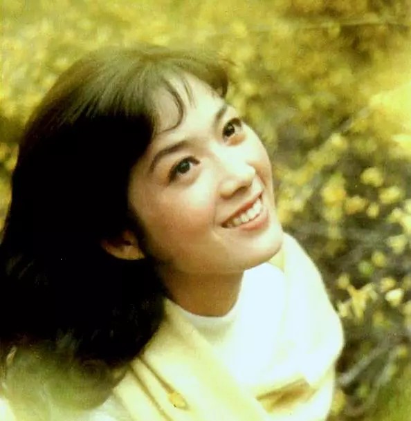 著名演员龚雪现身,曾受一起案件无辜牵连出走美国,今68岁风采依旧