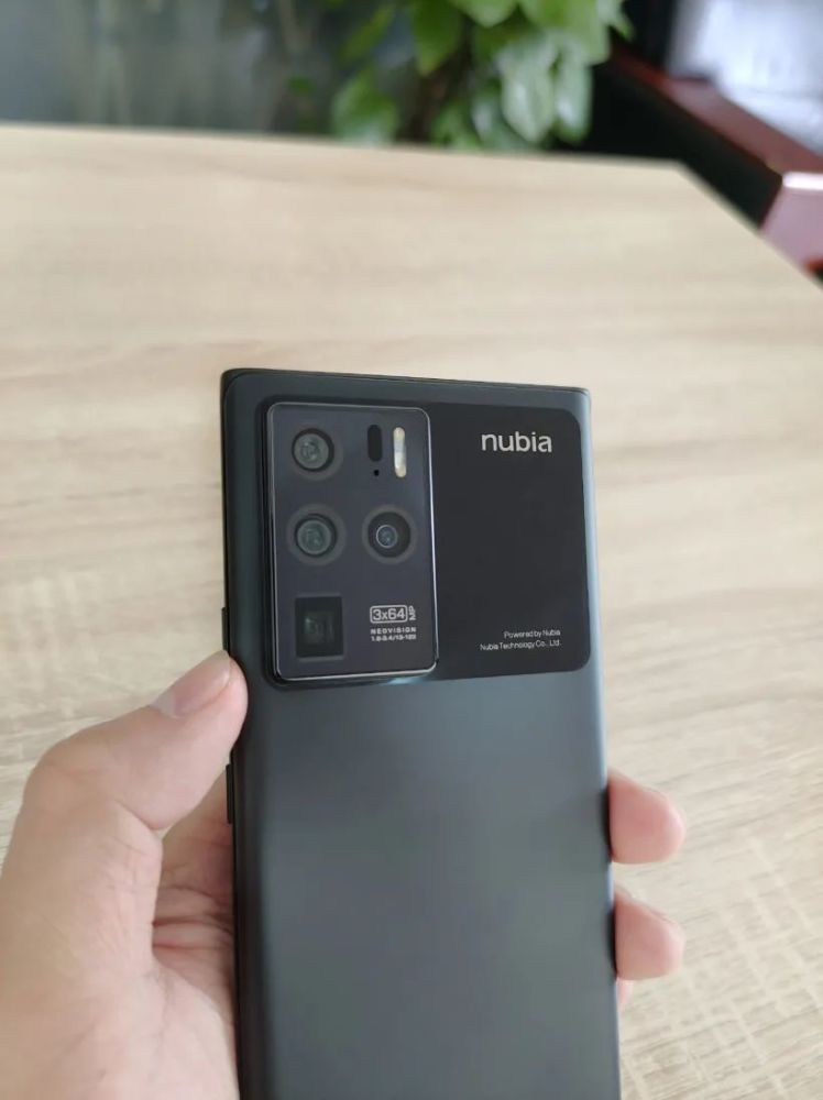 【新机】努比亚z30 pro真机谍照:没有屏下相机